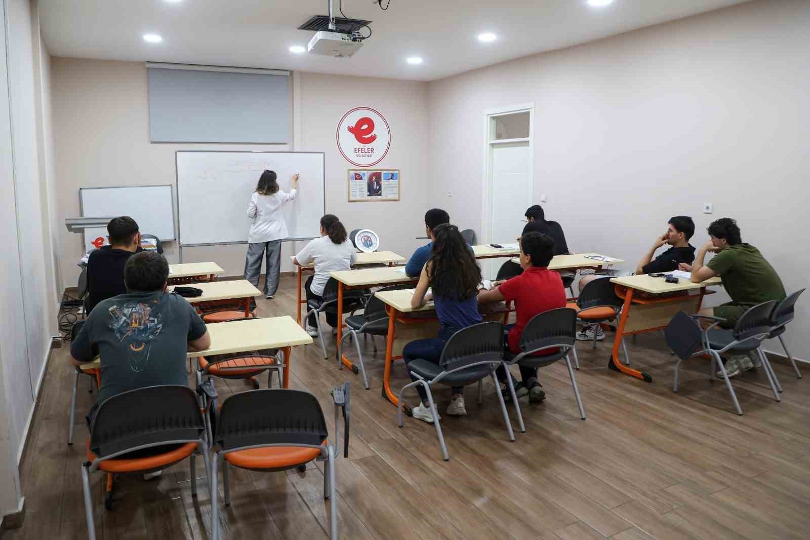 Efeler&rsquo;de gen&ccedil;lere sınav desteği

