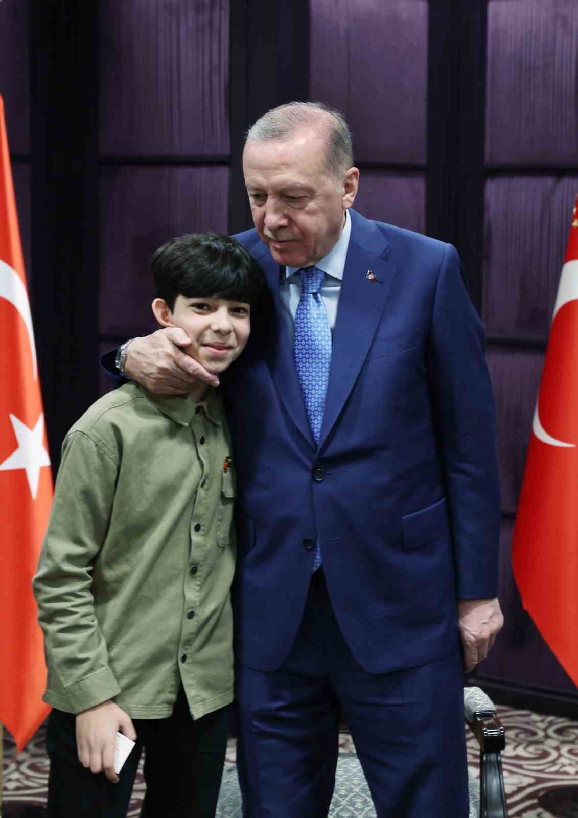 Cumhurbaşkanı Erdoğan, 11 yaşındaki Gazzeli Ramazan Ebu Cezer ve ailesini kabul etti