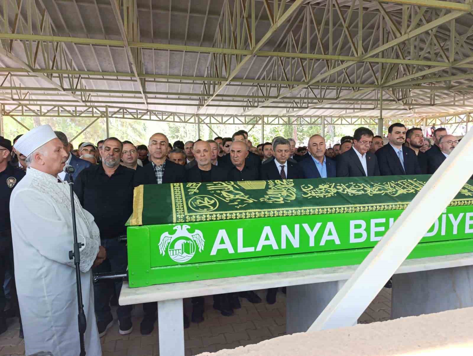 İş insanı Aydın &Ccedil;avuşoğlu son yolculuğuna uğurlandı
