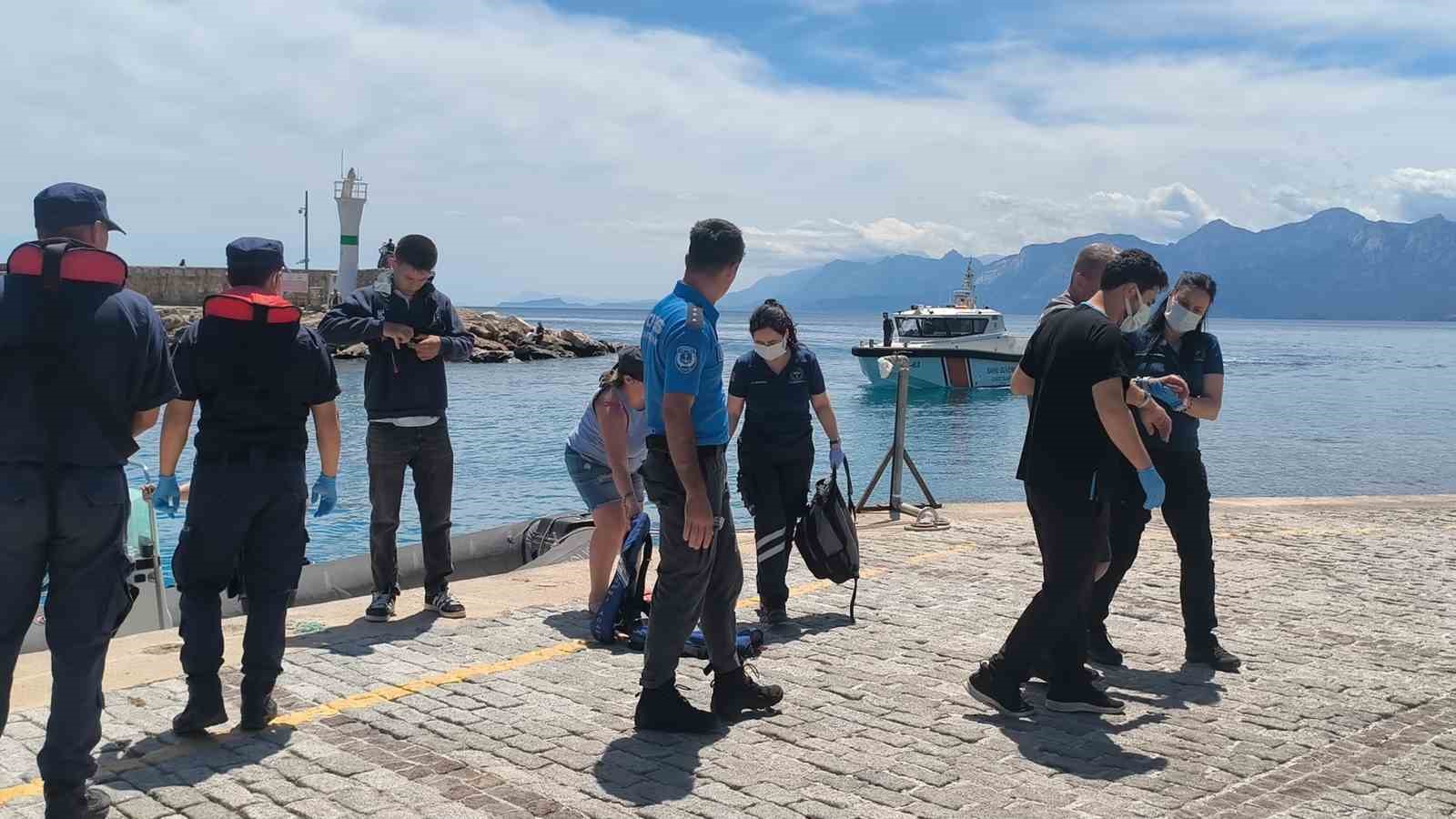 Tur teknesinde rahatsızlanan turistin yardımına deniz polisi yetişti
