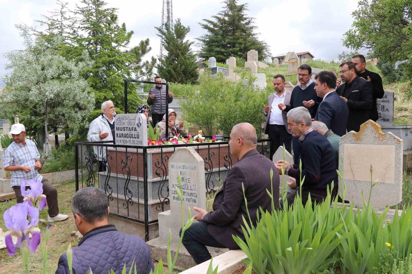 &rsquo;Ahi Baba&rsquo; Karag&uuml;ll&uuml; vefatının 8. yılında anıldı
