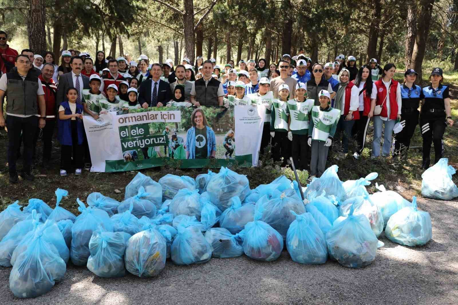 Manisa&rsquo;da ormanlık alanda y&uuml;zlerce kilo &ccedil;&ouml;p toplandı
