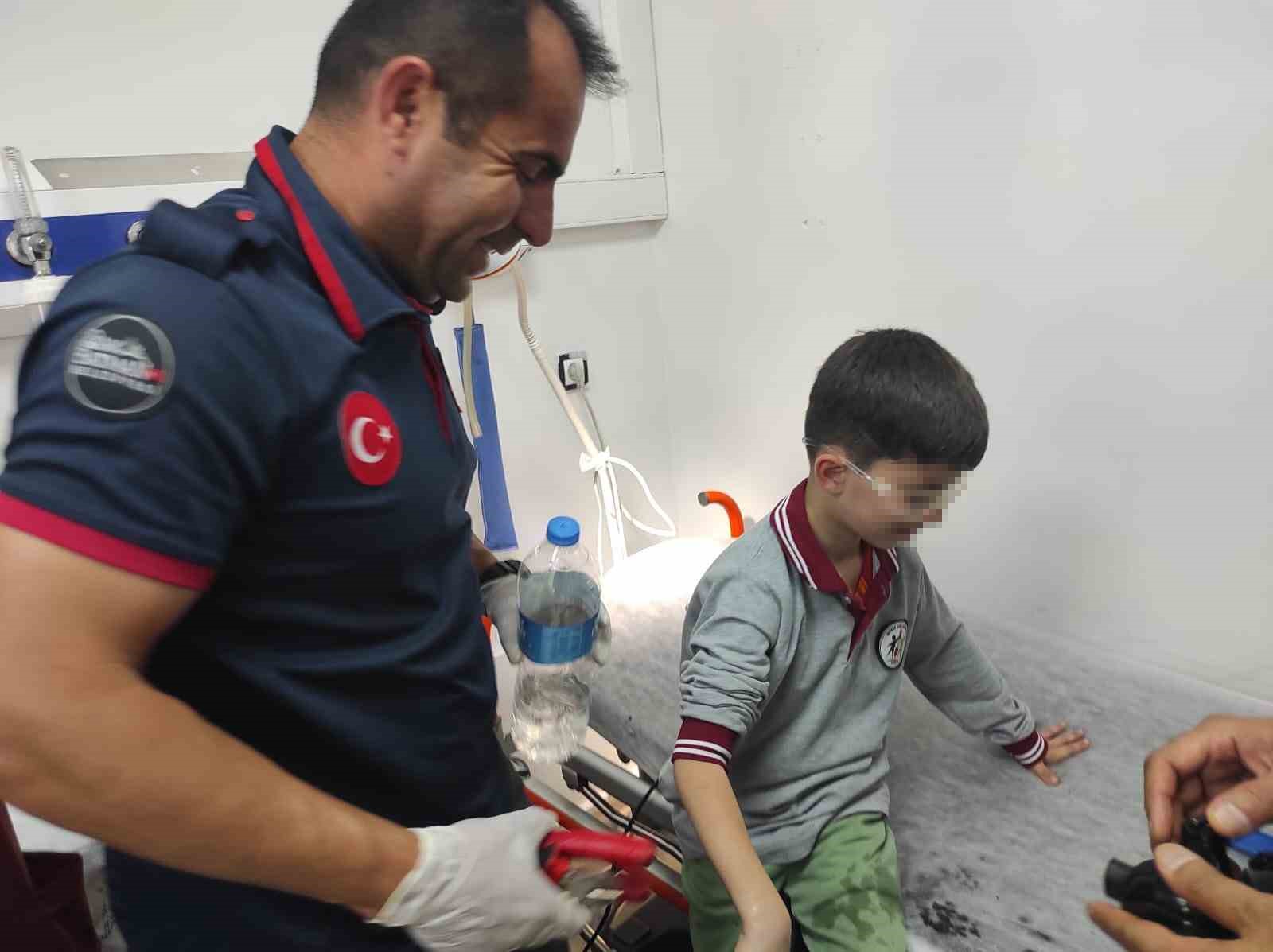 Su matarasına sıkışan parmağı hastanede &ccedil;ıkardılar
