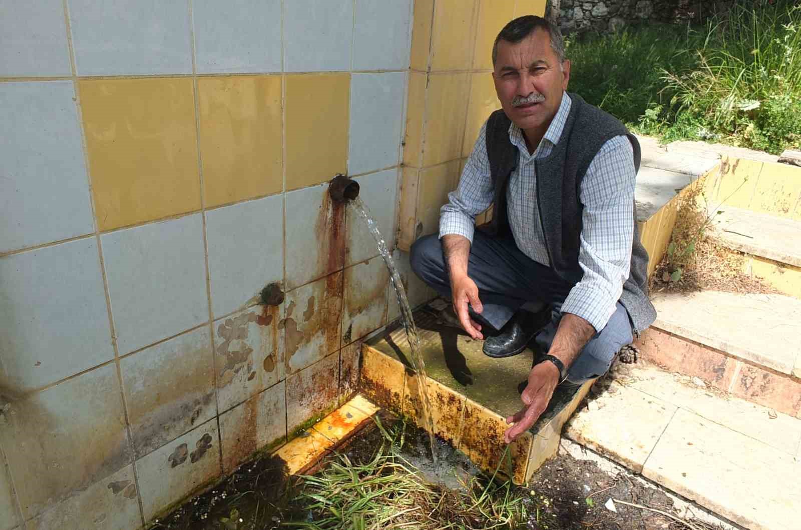 Burhaniye’de 5 yıl aradan sonra akan şifalı su sevindirdi