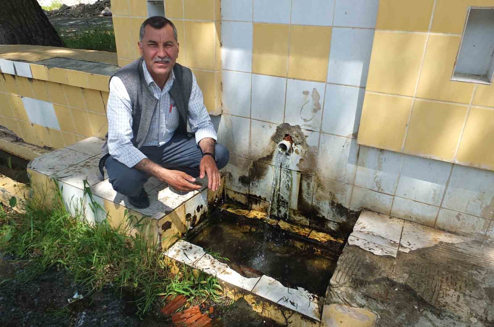 Burhaniye&rsquo;de 5 yıl aradan sonra akan şifalı su sevindirdi
