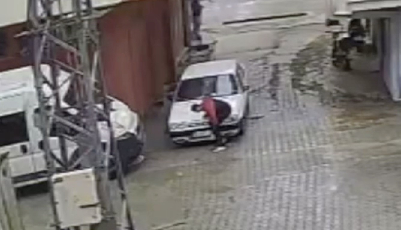 Kuzenini sokak ortasında vurmuştu: O anlar g&uuml;venlik kamerasında

