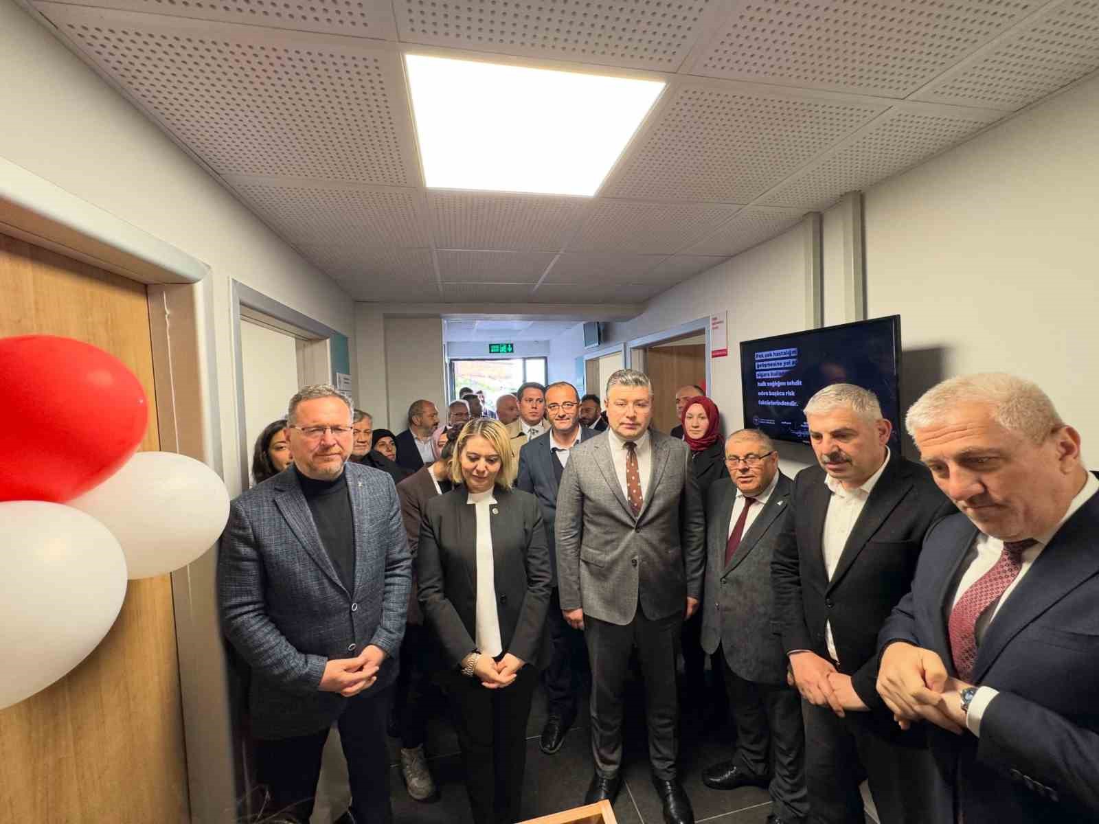 Selde zarar g&ouml;ren sağlık merkezi yenilendi, yeni yapılan y&uuml;zme havuzu t&ouml;renle a&ccedil;ıldı
