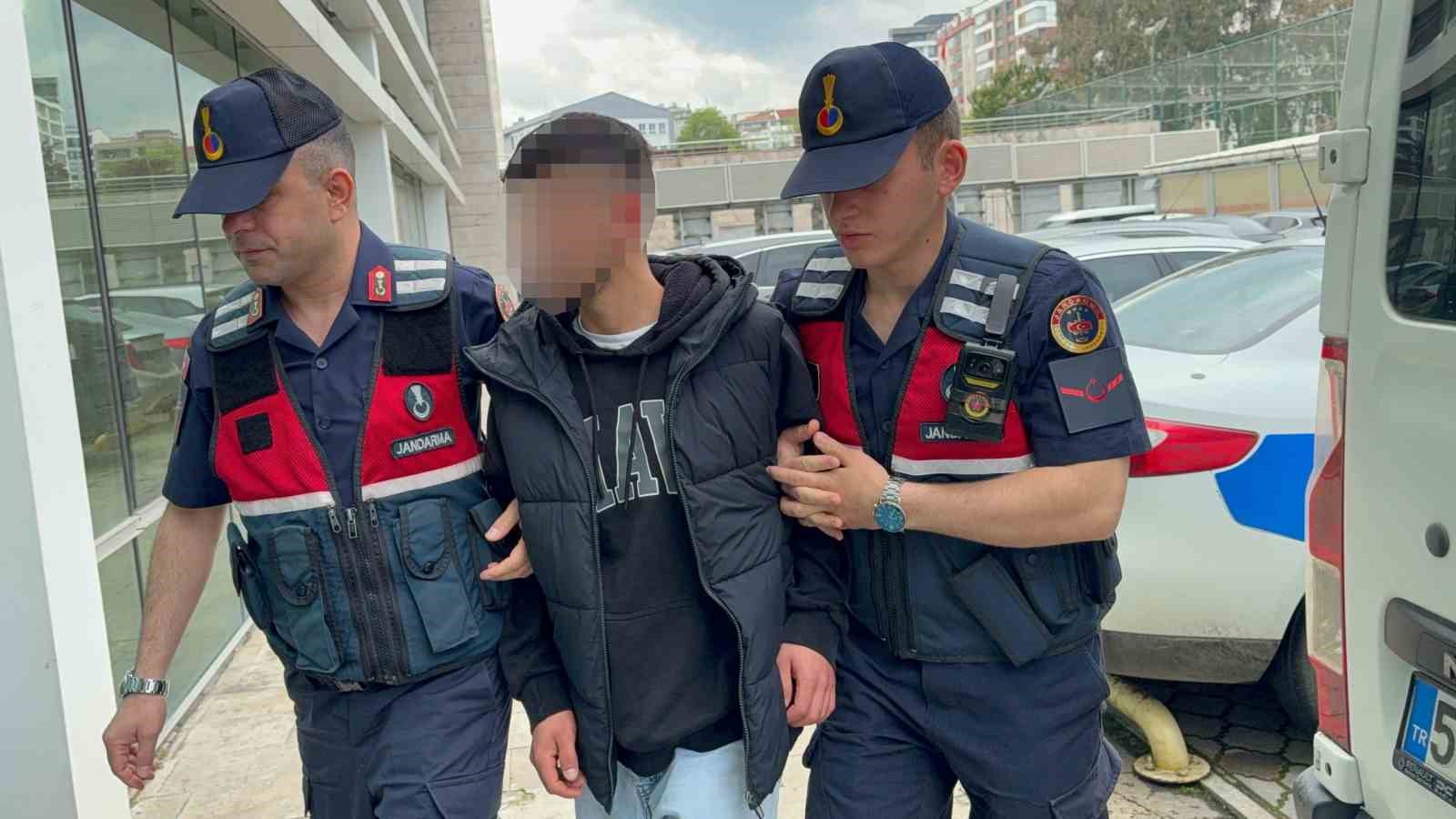 Yolu kesilip &ouml;l&uuml;m&uuml;ne d&ouml;v&uuml;ld&uuml;:  G&ouml;zaltına alınan 17 yaşındaki &ccedil;ocuk adli kontrol şartıyla serbest
