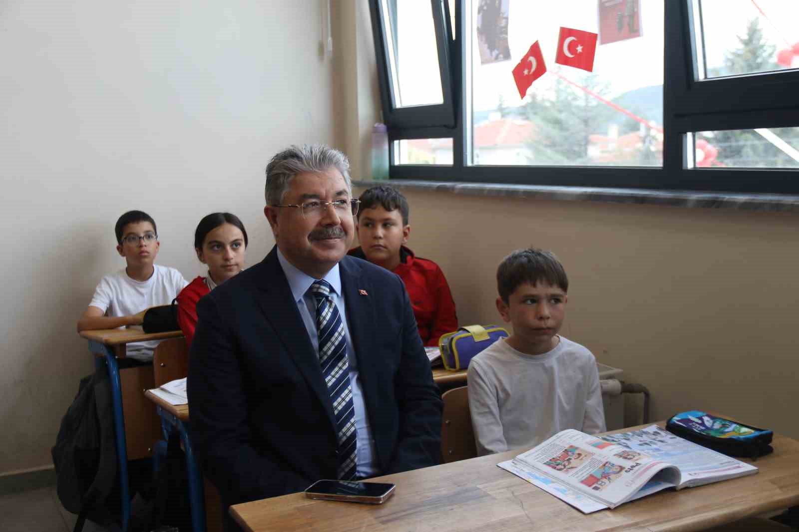 Eskişehir’de Doktor Mustafa Çamkoru Ortaokulu açıldı