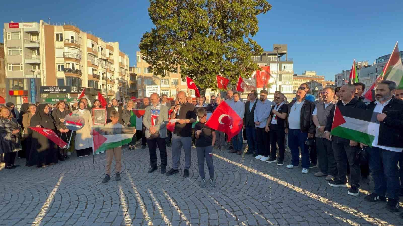 &Ccedil;anakkale&rsquo;de Sumud Filosu&rsquo;ndaki aktivistlere destek g&ouml;sterisi
