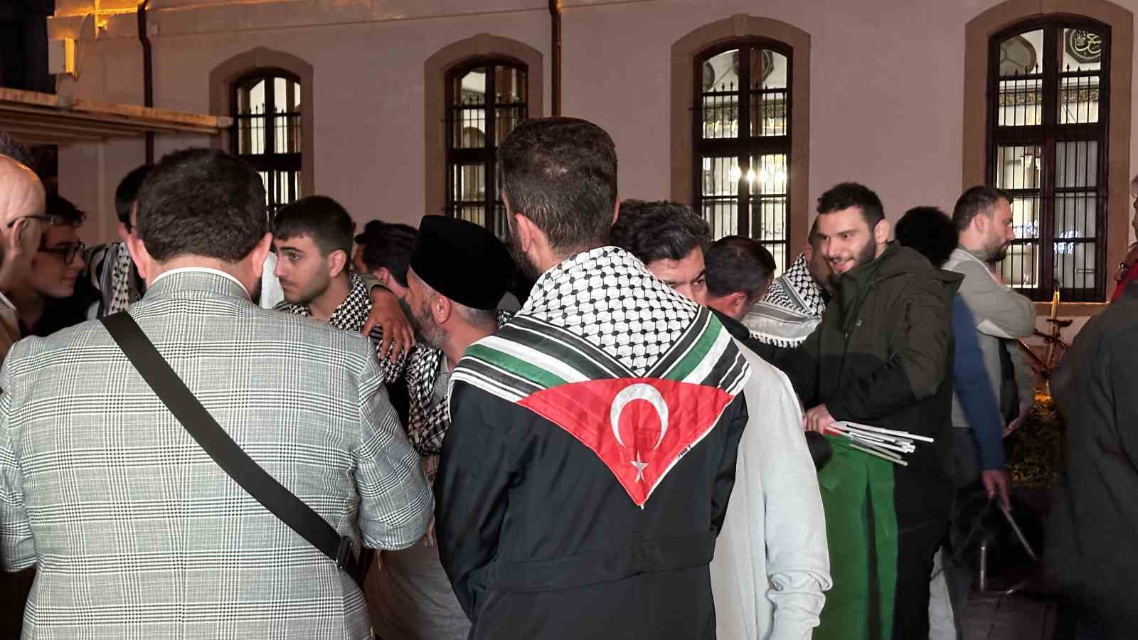 K&uuml;resel Sumud Filosu&rsquo;na yapılan saldırıya karşı Sakaryalılar tek y&uuml;rek oldu
