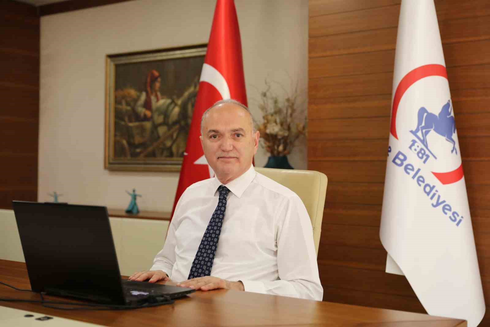 Başkan Özlü "İstiklal meşalesi gençlerimizin elinde"