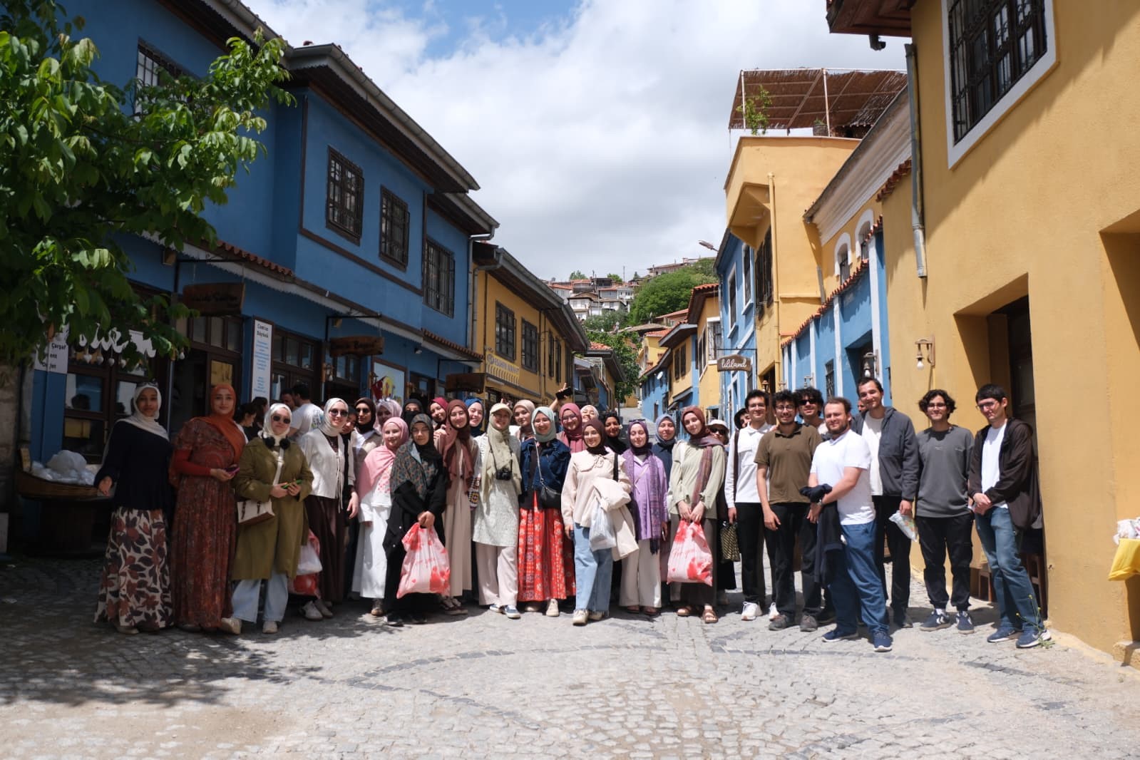 Üniversite öğrencilerinden Buldan’a kültür çıkarması