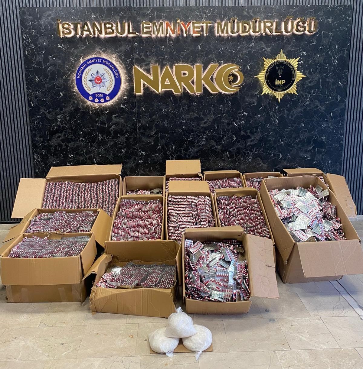 İstanbul&rsquo;da 3 il&ccedil;ede uyuşturucu operasyonu: 3 g&ouml;zaltı
