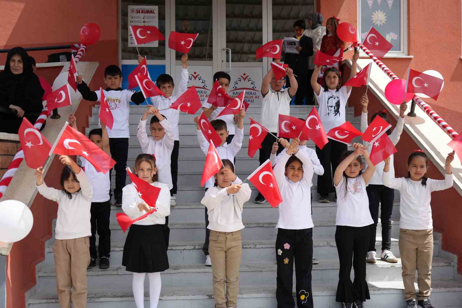 Miniklerden 19 Mayıs’a coşkulu kutlama