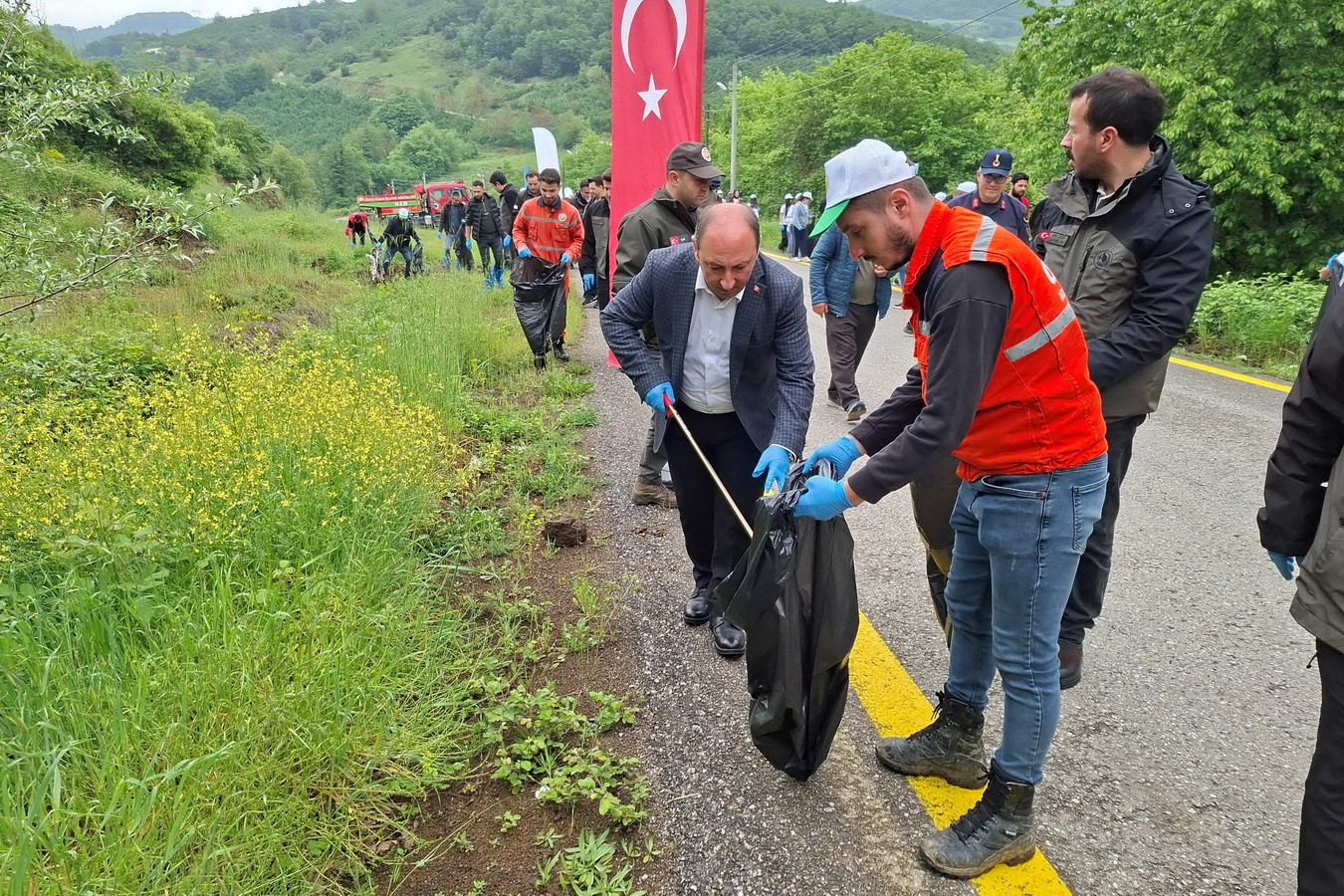 Orman yangına çıkmasını önlemek için temizlik yapıldı