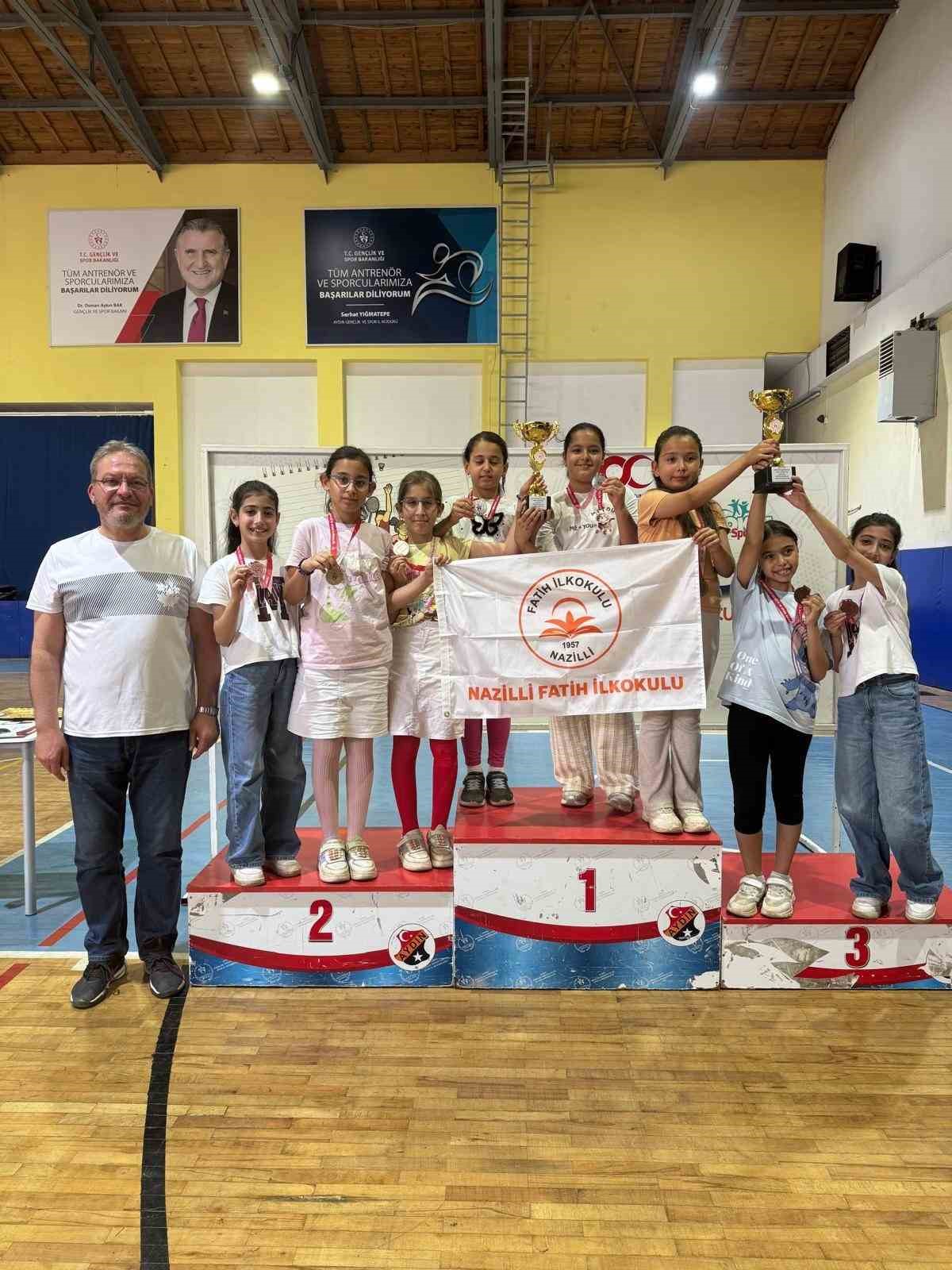 Nazilli Vakıfbank İlkokulu kızları satran&ccedil;ta Aydın şampiyonu oldu

