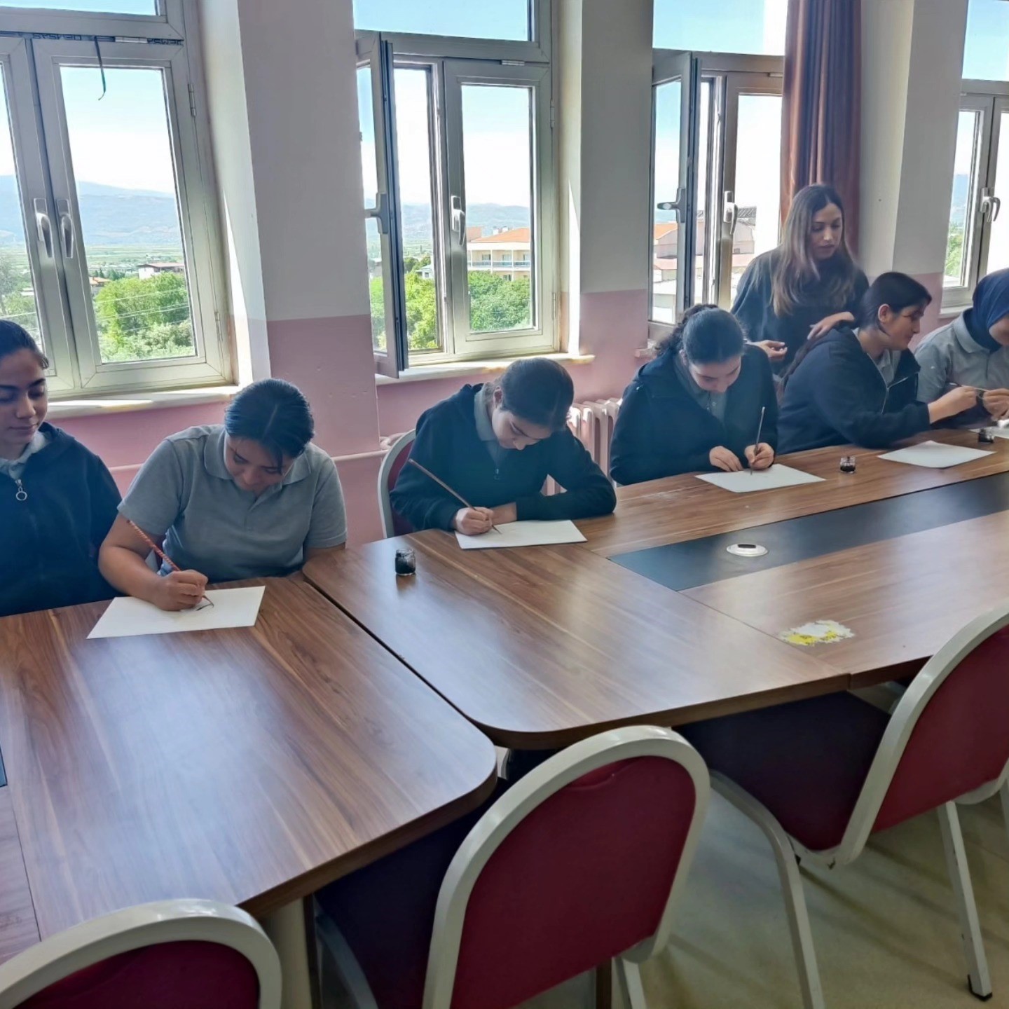 Sultanhisar&rsquo;da &ouml;ğrencilere hat sanatı eğitimi verildi
