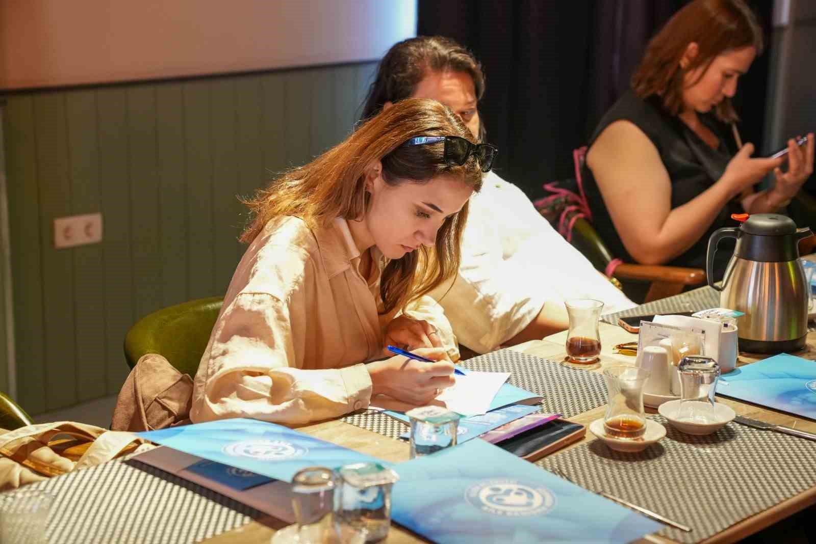Aliağa Belediyesi, şiddetle m&uuml;cadele toplantısına ev sahipliği yaptı
