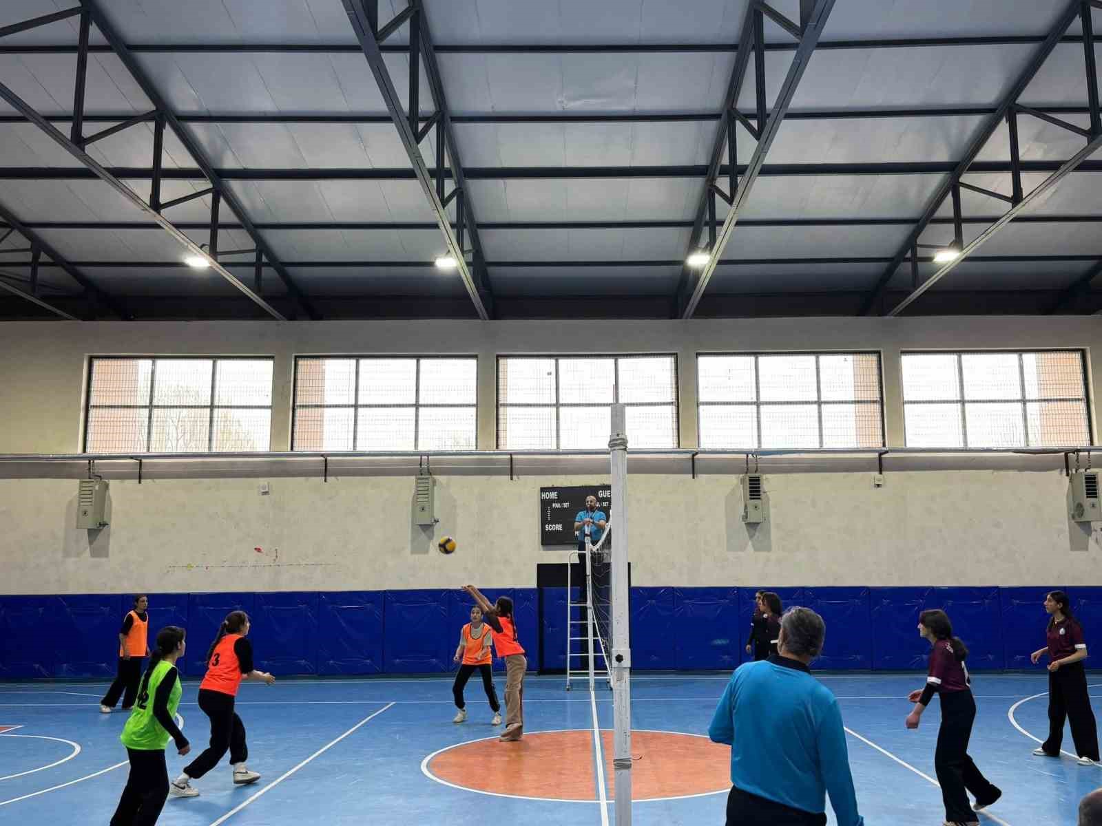 Gençlik Haftası’nda tribünler doldu: Kaymakam Tutal’dan genç sporculara destek