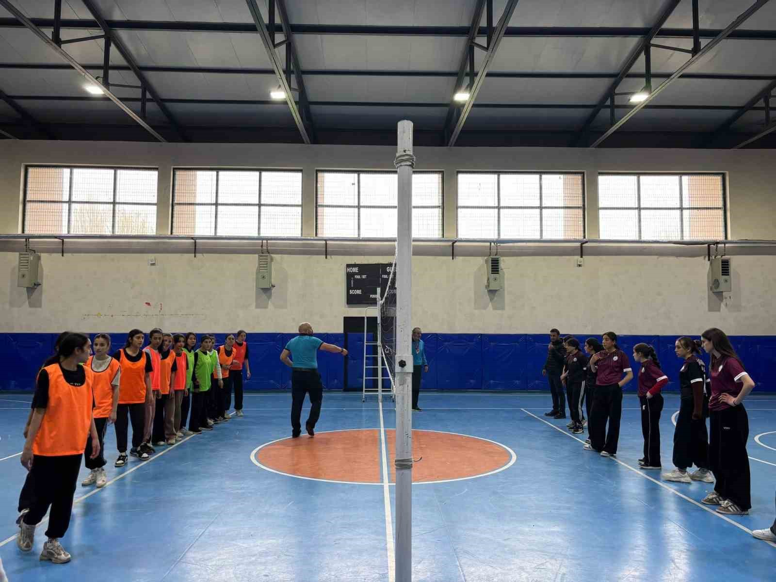 Gençlik Haftası’nda tribünler doldu: Kaymakam Tutal’dan genç sporculara destek