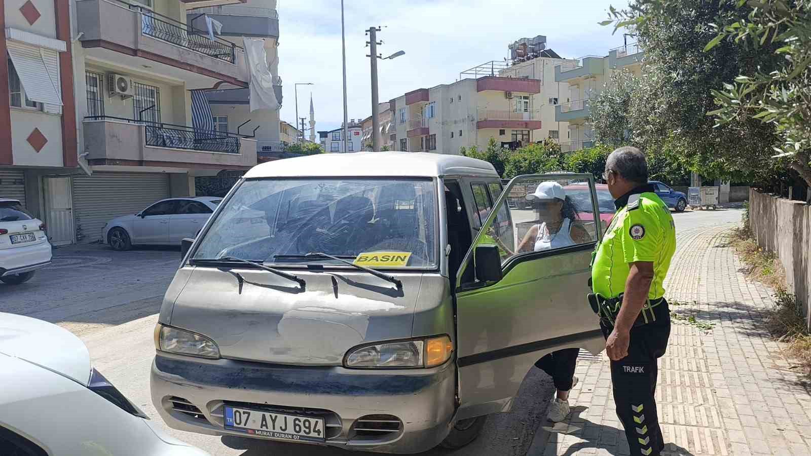 Aracın camına ’Basın’ yazdı, evrakta sahtecilikten işlem yapıldı
