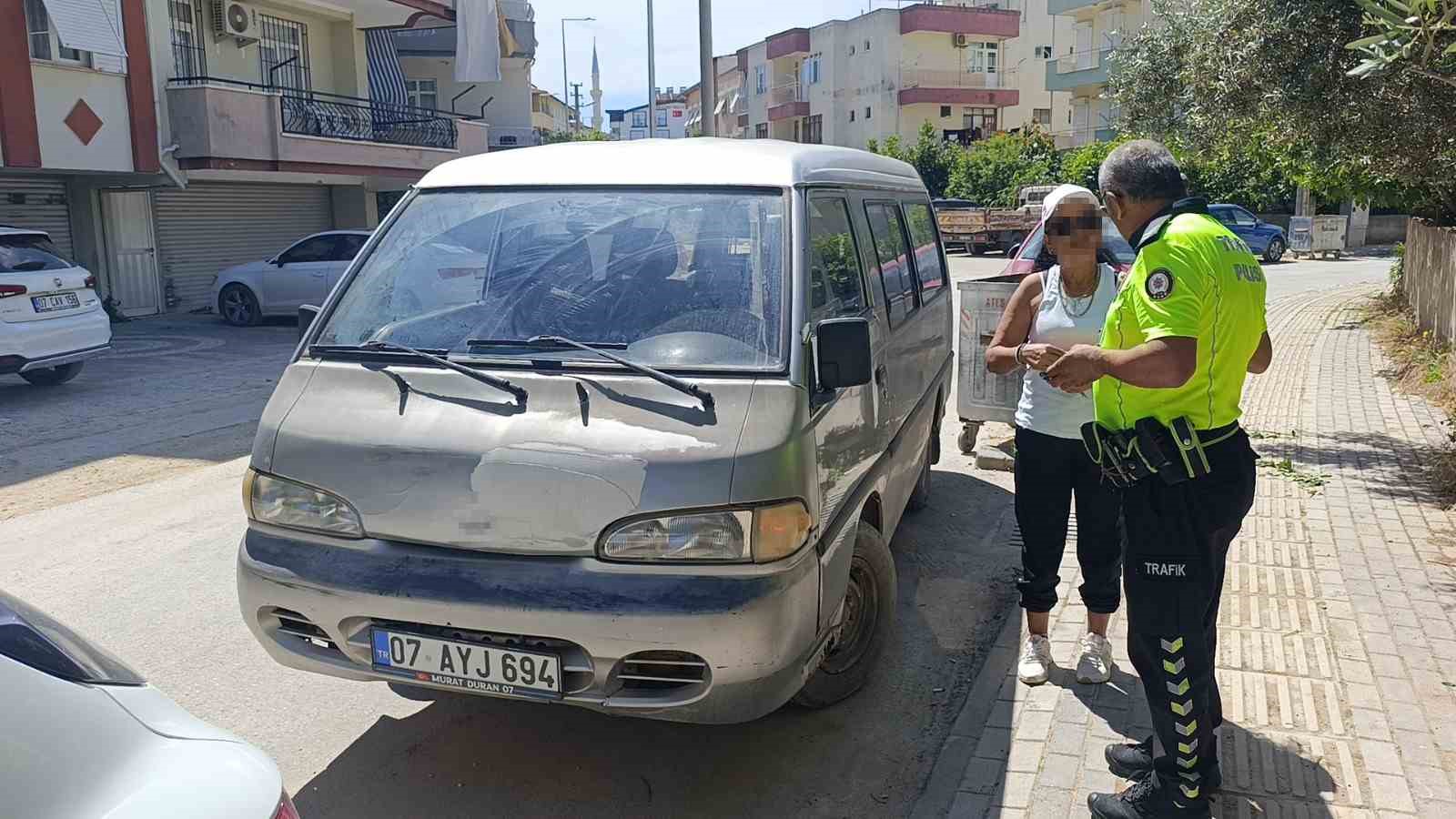 Aracın camına ’Basın’ yazdı, evrakta sahtecilikten işlem yapıldı