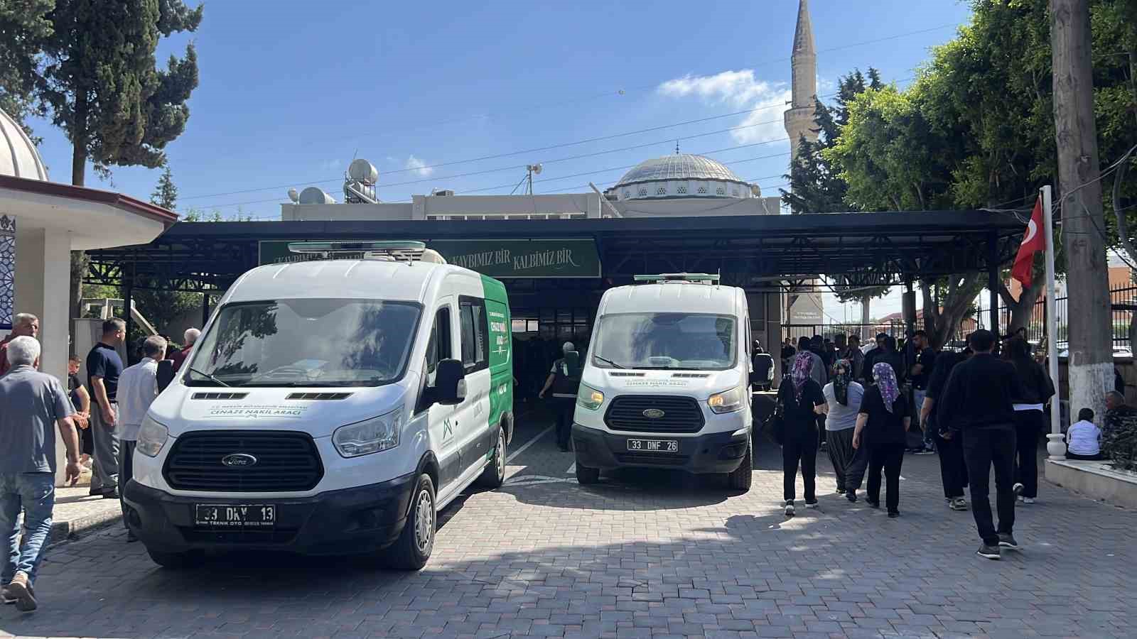 Mersin’deki vahşette hayatını kaybedenler son yolculuğuna uğurlanıyor