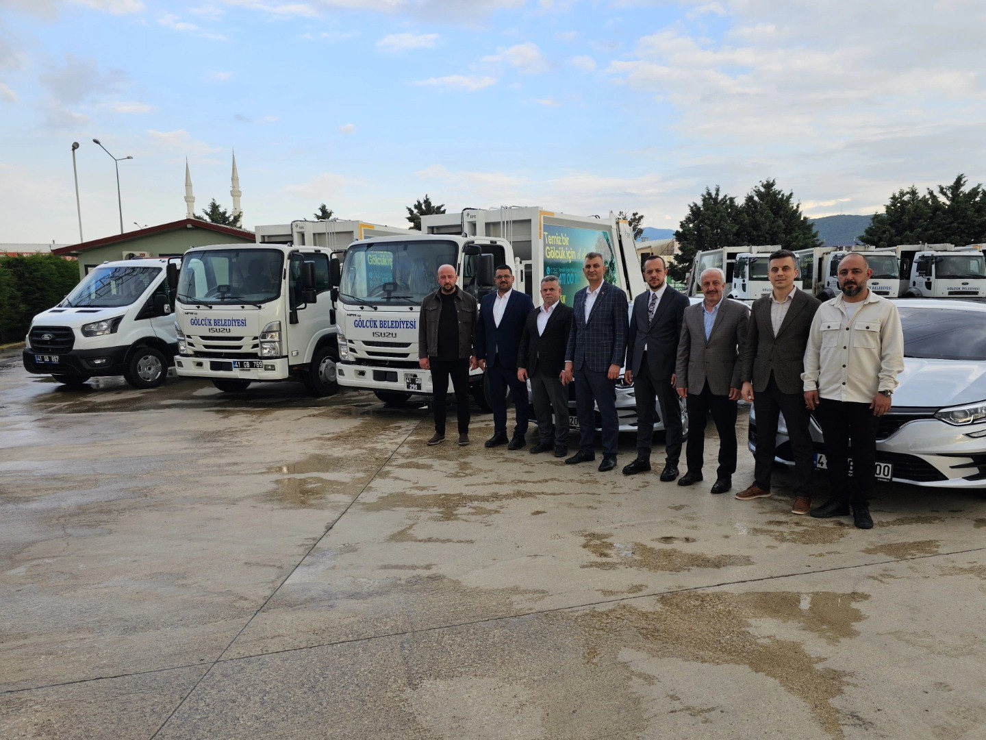 Gölcük’ün araç filosu 5 yeni araçla güçlendirildi