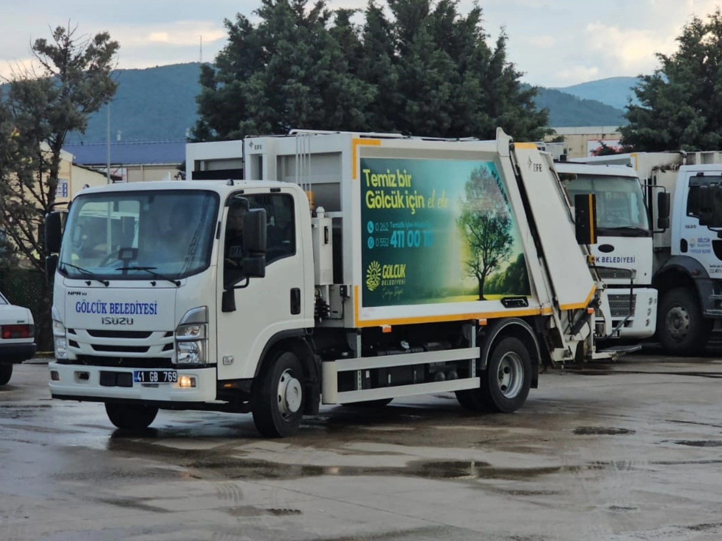 Gölcük’ün araç filosu 5 yeni araçla güçlendirildi