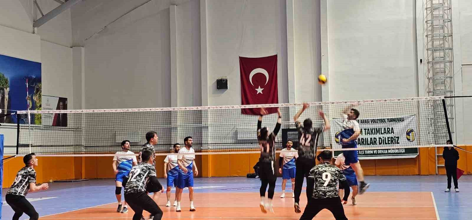 Adilcevaz’da kurumlar arası turnuvanın şampiyonu jandarma oldu