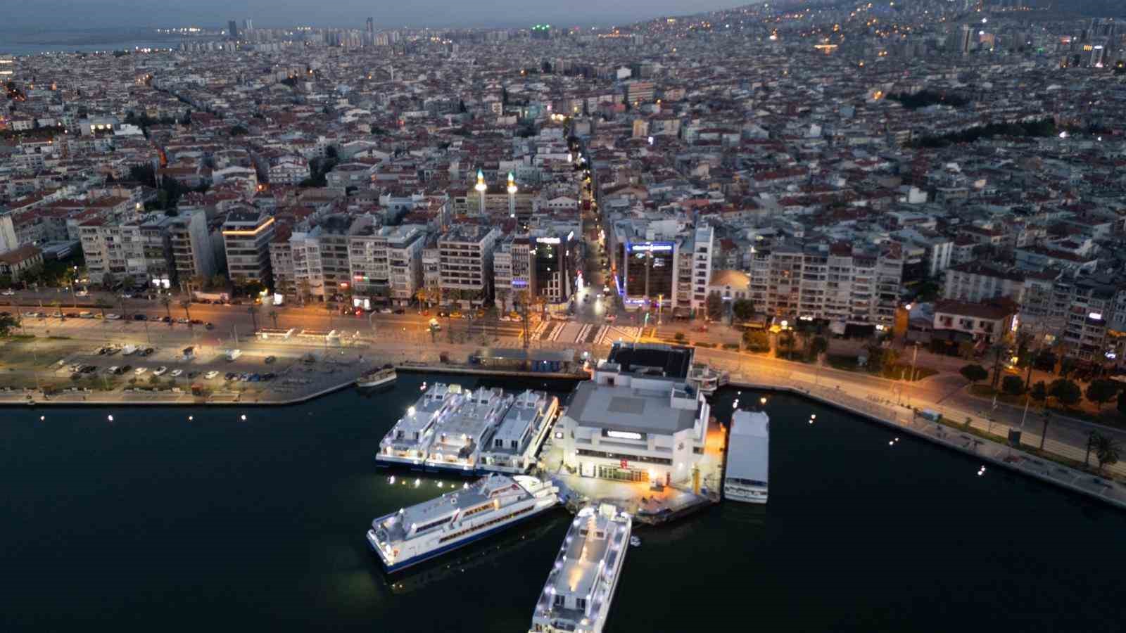 Karşıyaka Yalı Bulvarı’na yükseltilmiş ve desenli yaya platformu