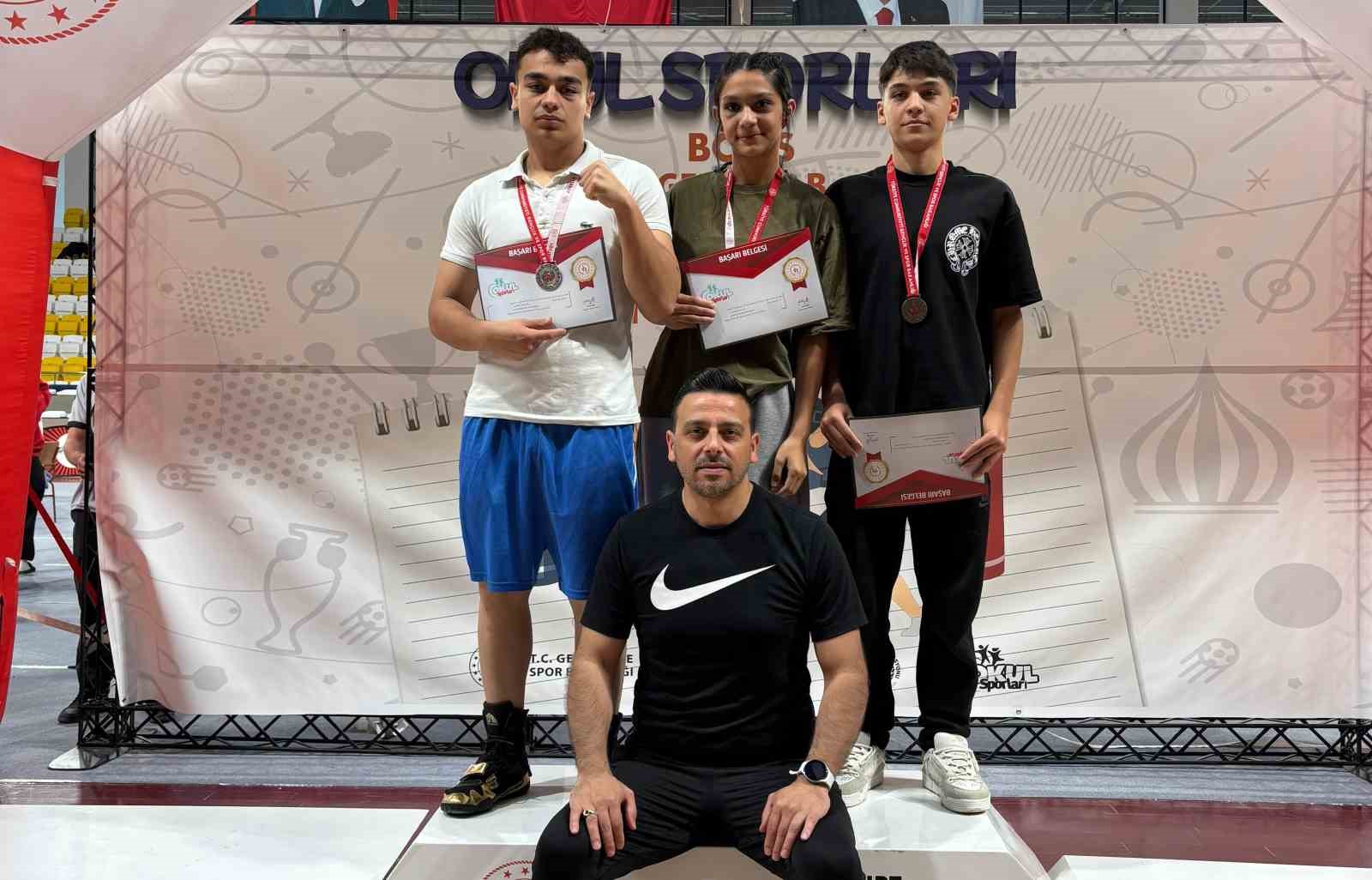 Aydınlı sporcular, şampiyonadan 3 madalya ile döndü