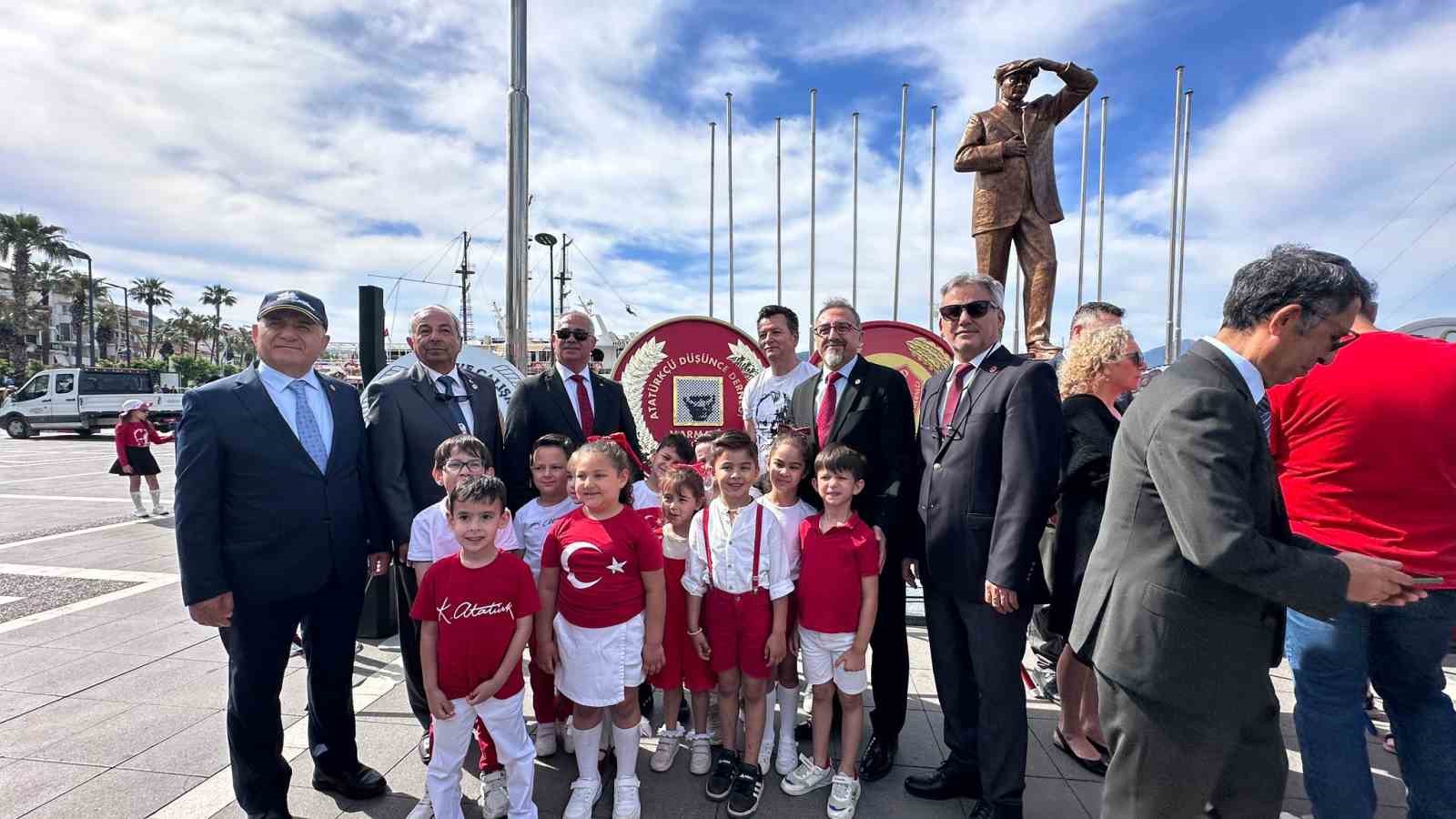 Marmaris&rsquo;te 19 Mayıs coşkusu &ccedil;elenk sunumu ile başladı
