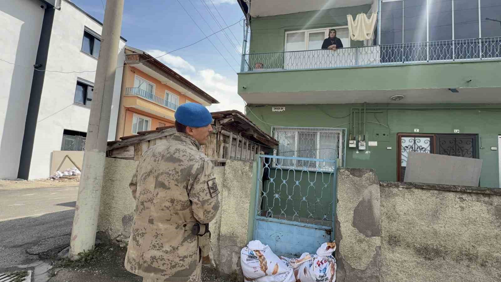 Turhal&rsquo;da taşkın alarmı, jandarma ev ev gezip uyardı
