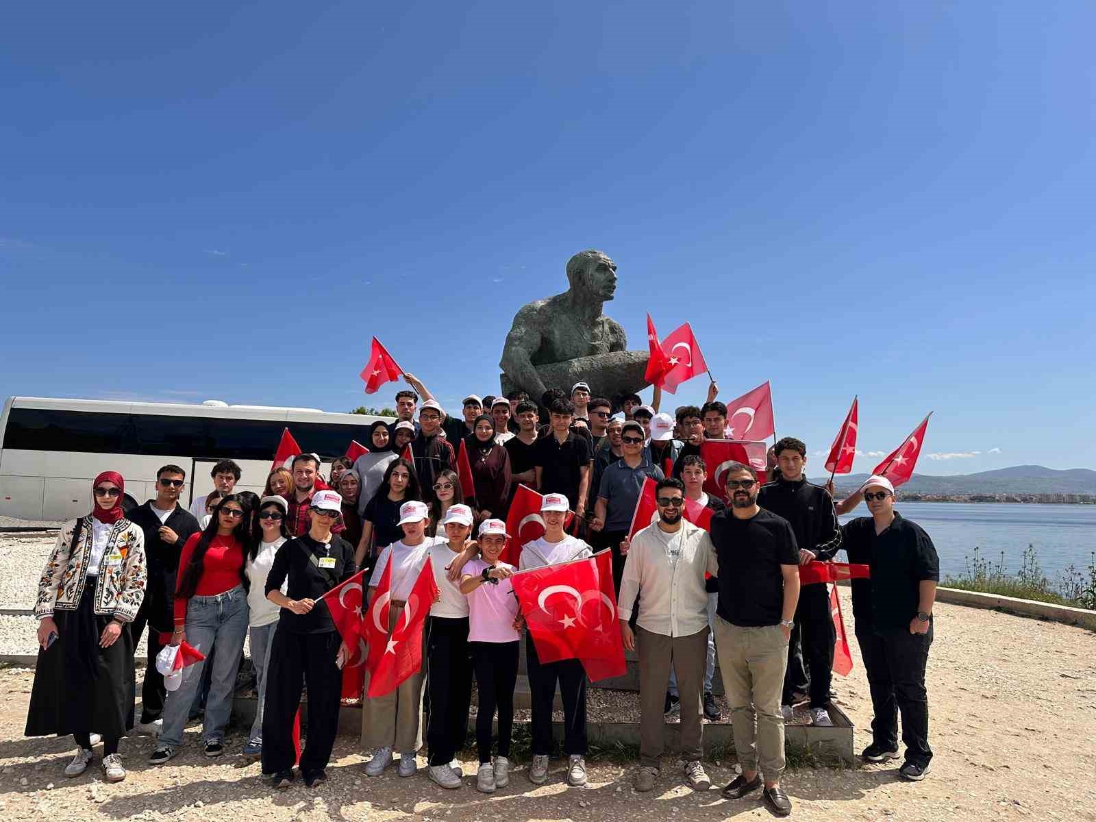 Esenyurtlu gençler 19 Mayıs’ta tarihle buluştu