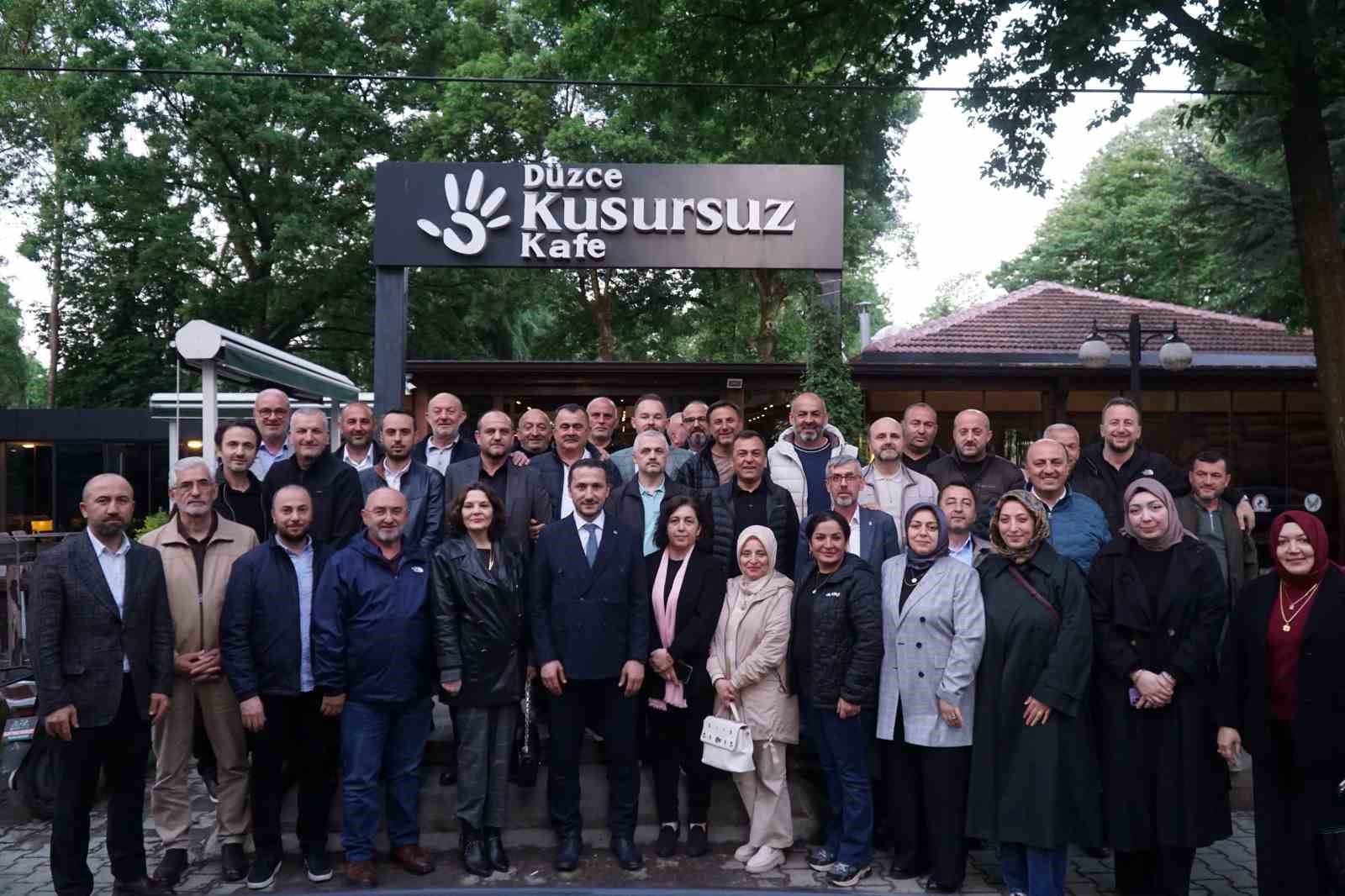 AK Parti&rsquo;de kusursuz toplantı

