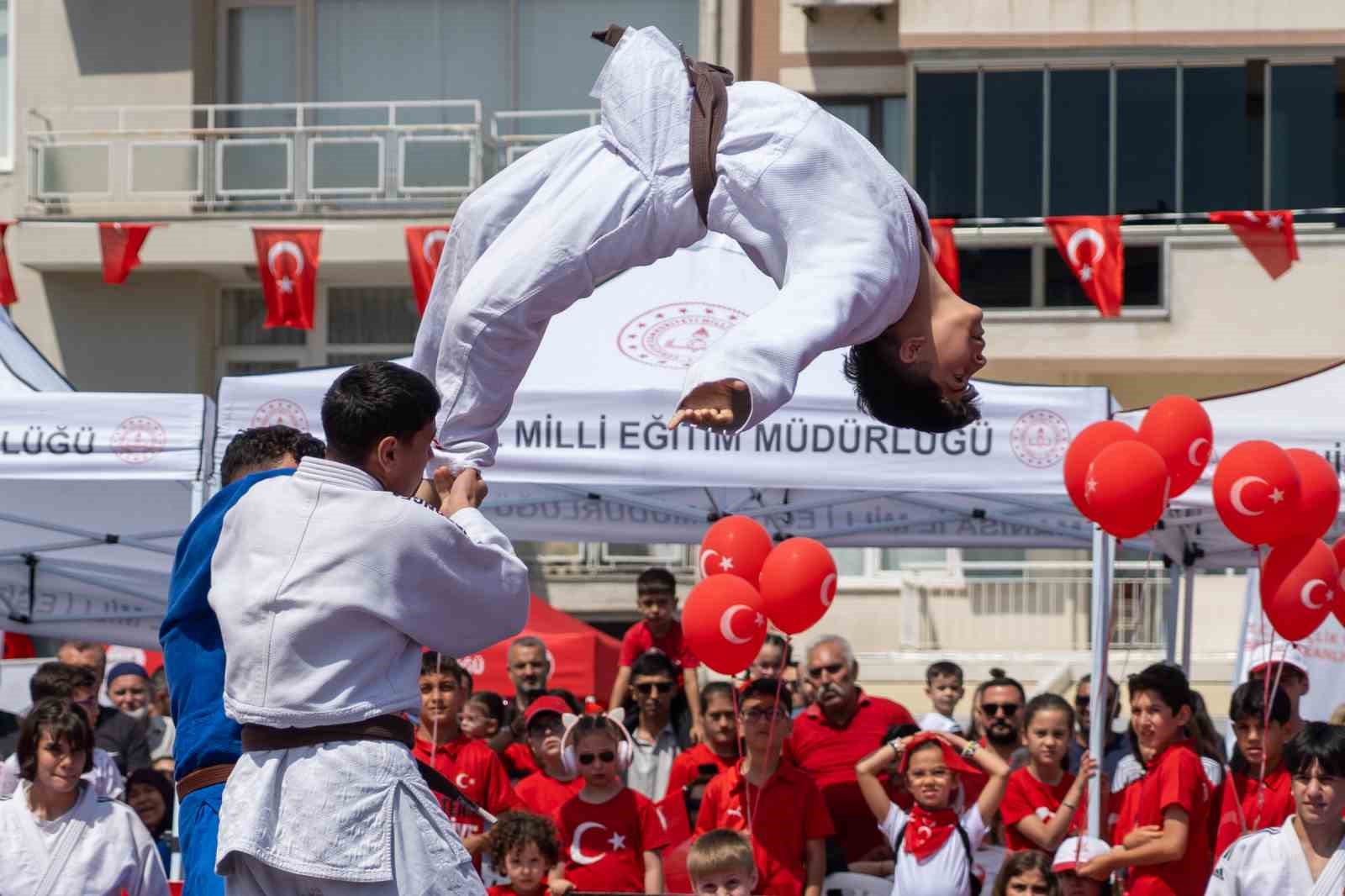 Manisa’da 19 Mayıs coşkuyla kutlandı