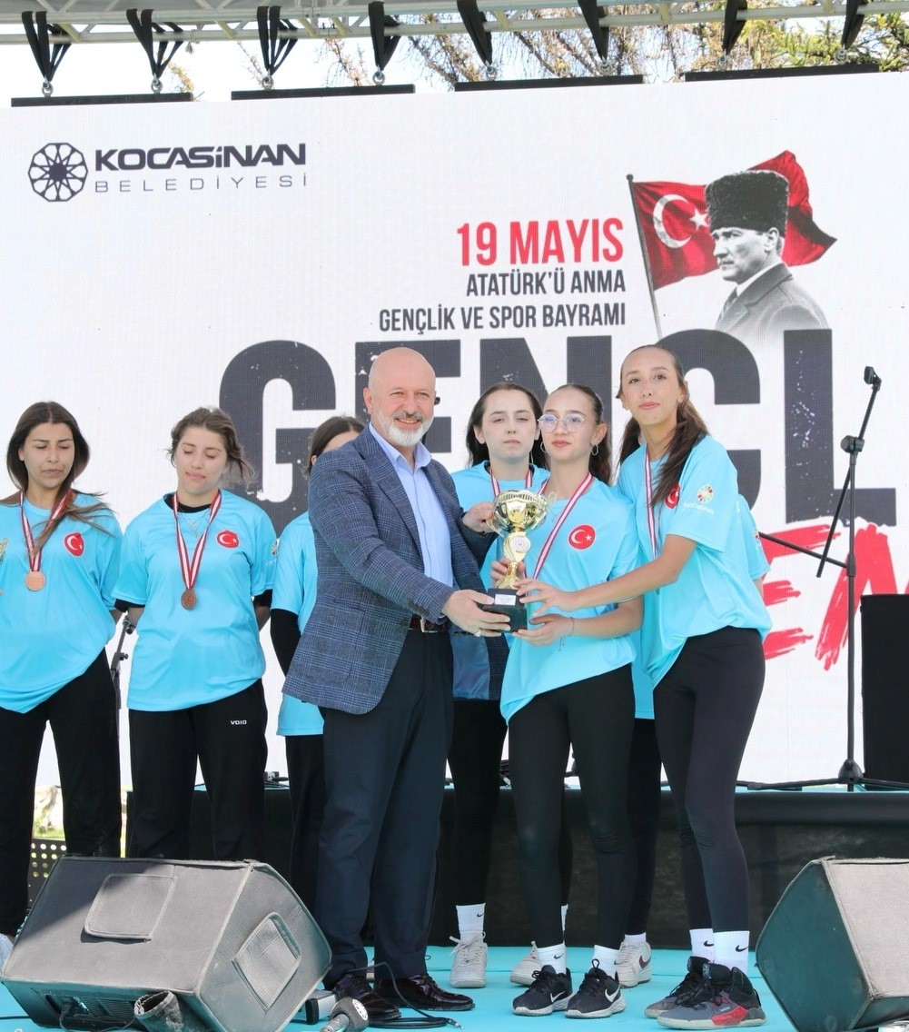Başkan &Ccedil;olakbayrakdar: "Gen&ccedil;ler i&ccedil;in &ccedil;alışıyor, geleceğe yatırım yapıyoruz"
