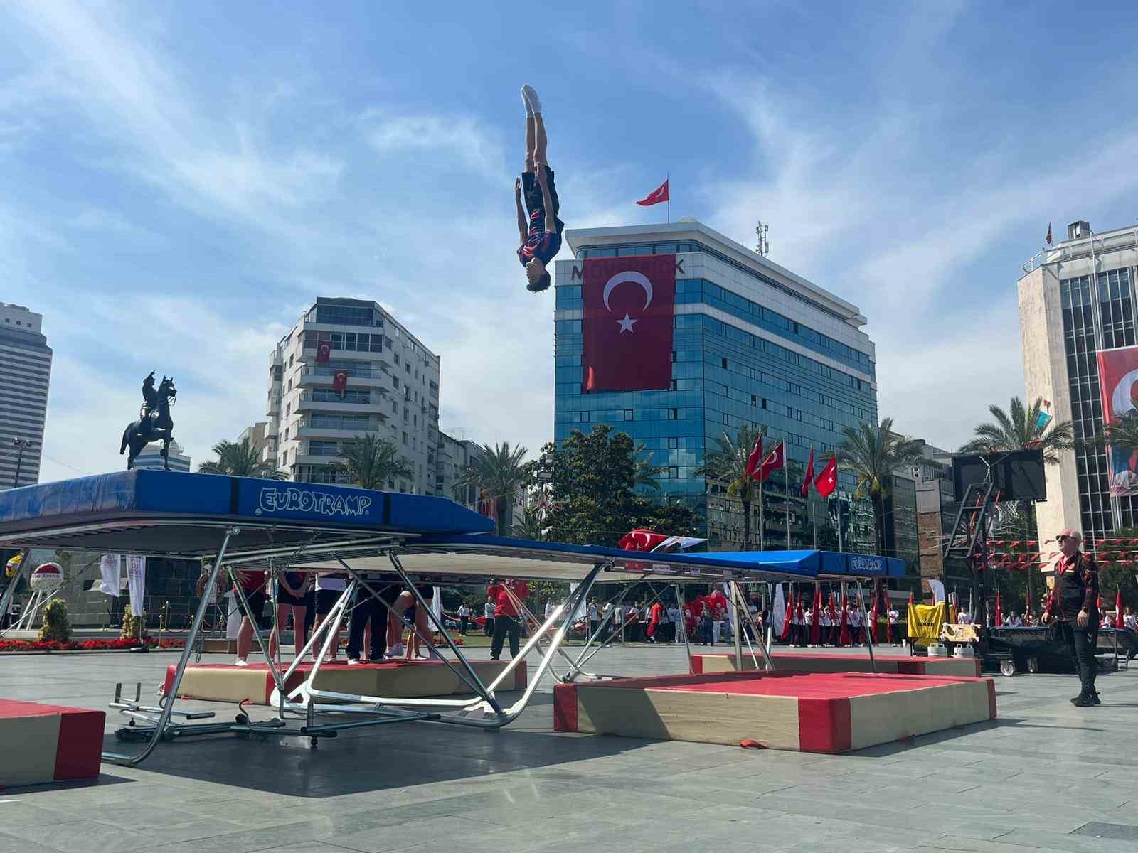 İzmir&rsquo;de 19 Mayıs coşkuyla kutlandı
