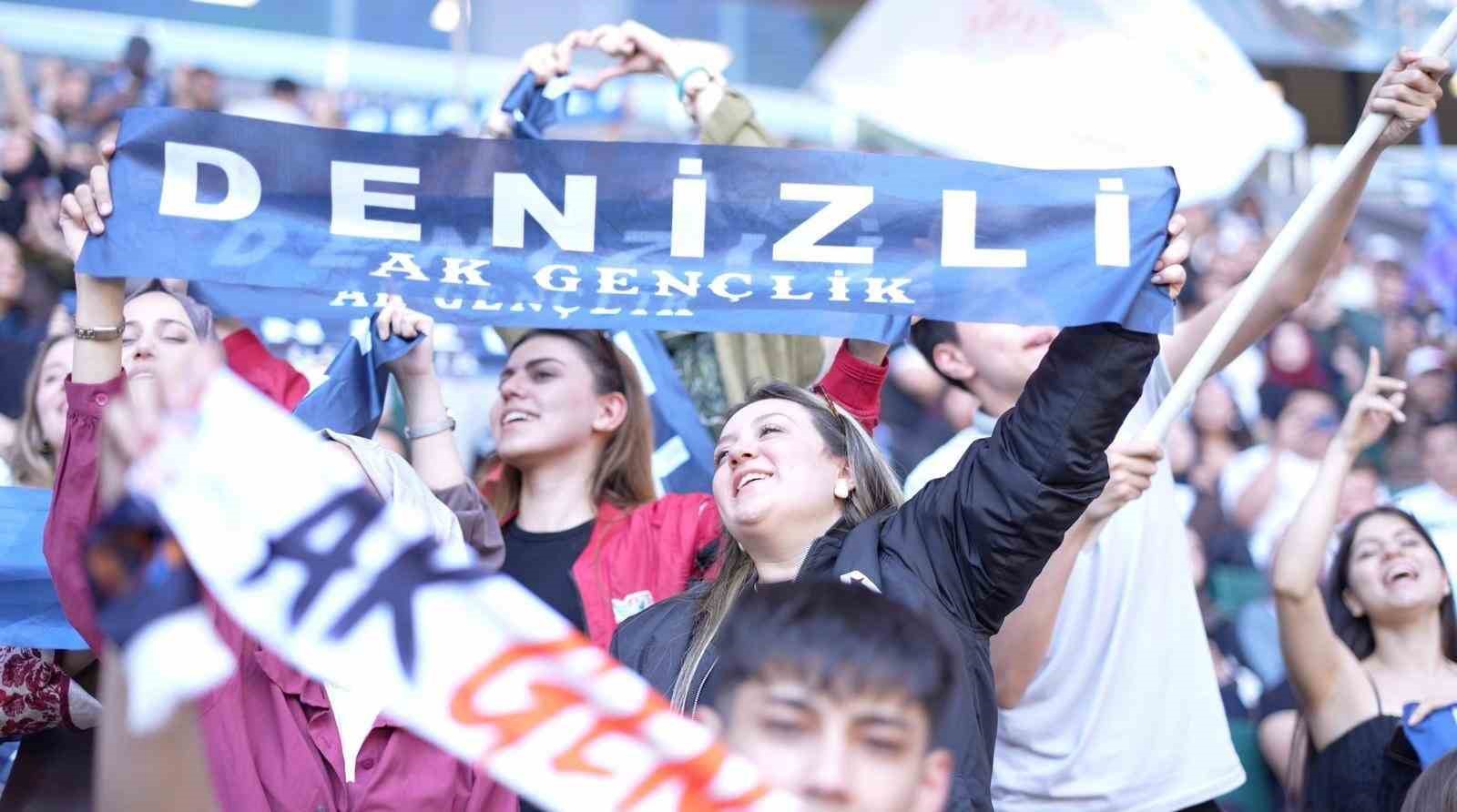 Denizlili gençler ‘Bir Gençlik Şöleni’ne damga vurdu