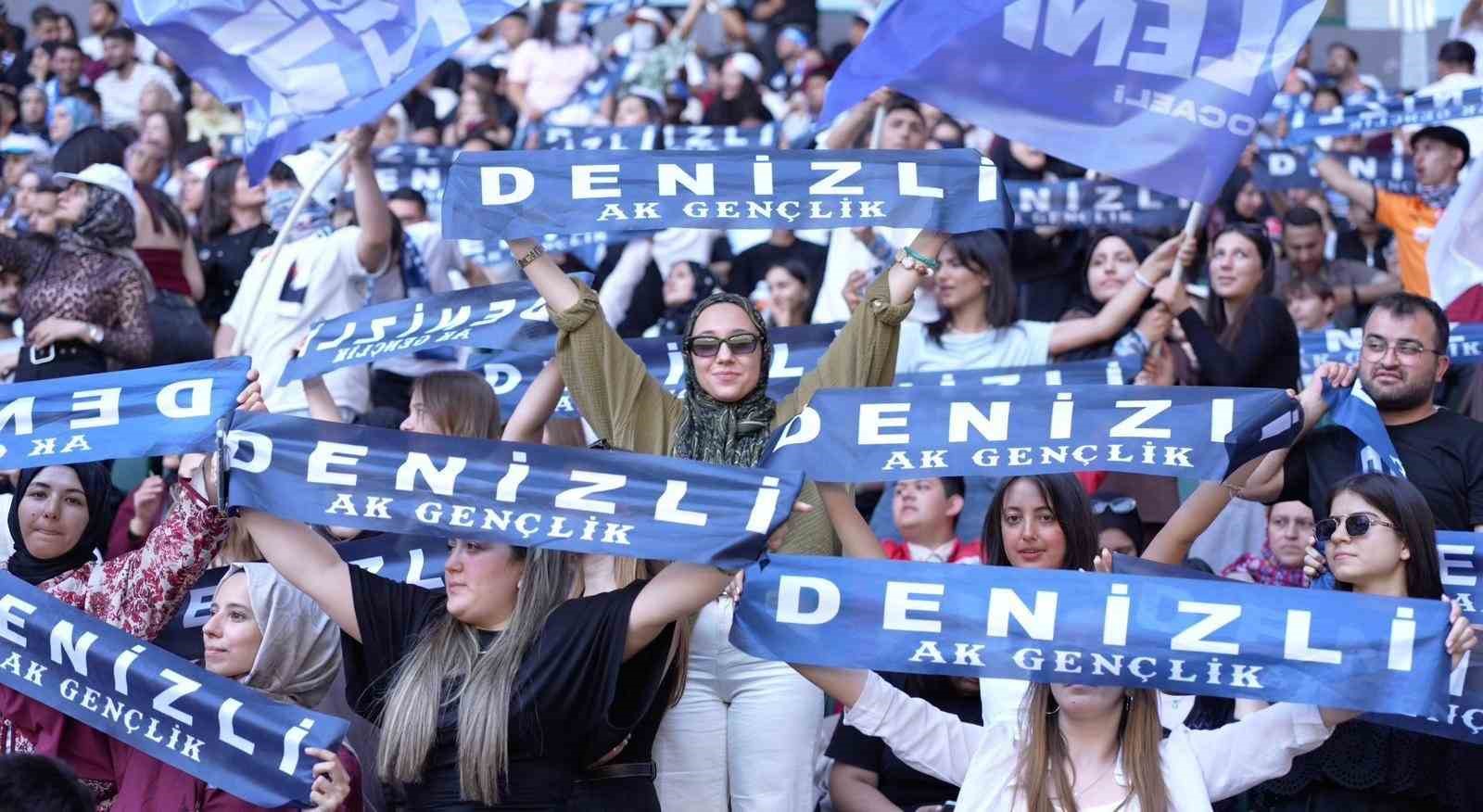 Denizlili gen&ccedil;ler &lsquo;Bir Gen&ccedil;lik Ş&ouml;leni&rsquo;ne damga vurdu
