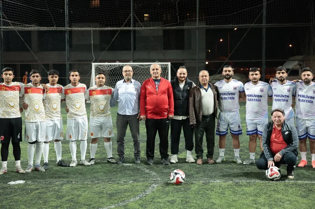 Başkan Kaya gençlerin heyecanına ortak oldu