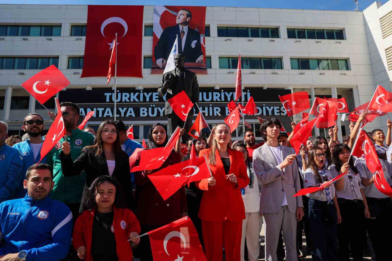 B&uuml;y&uuml;kşehir Belediyesi&rsquo;nde 19 Mayıs t&ouml;reni
