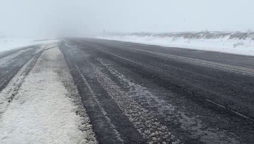 Sahara geçidinde kar yağışı etkili oluyor