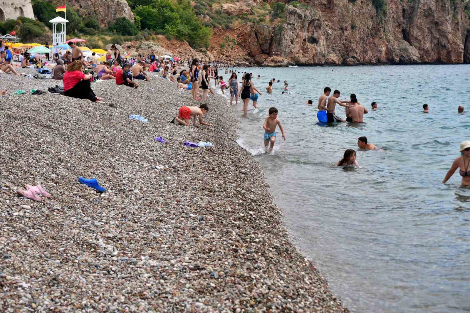 Dünyaca ünlü sahil 19 Mayıs’ta doldu taştı
