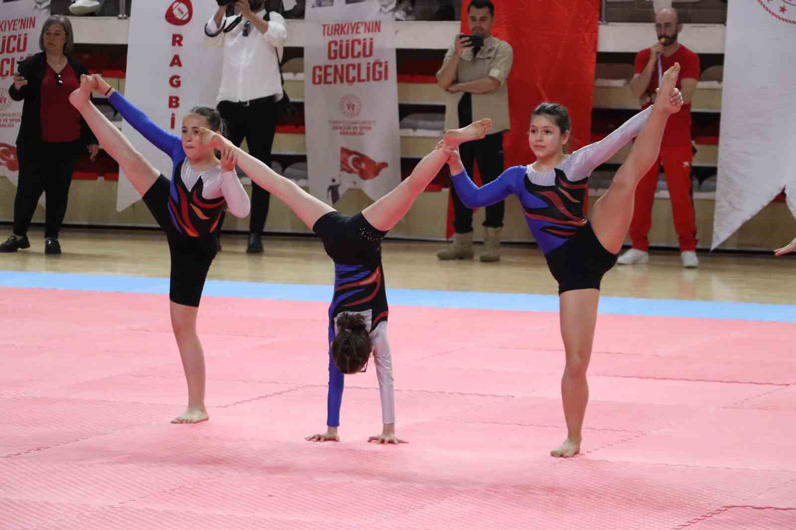 Eskişehir&rsquo;de Gen&ccedil;lik ve Spor Bayramı coşkuyla kutlandı
