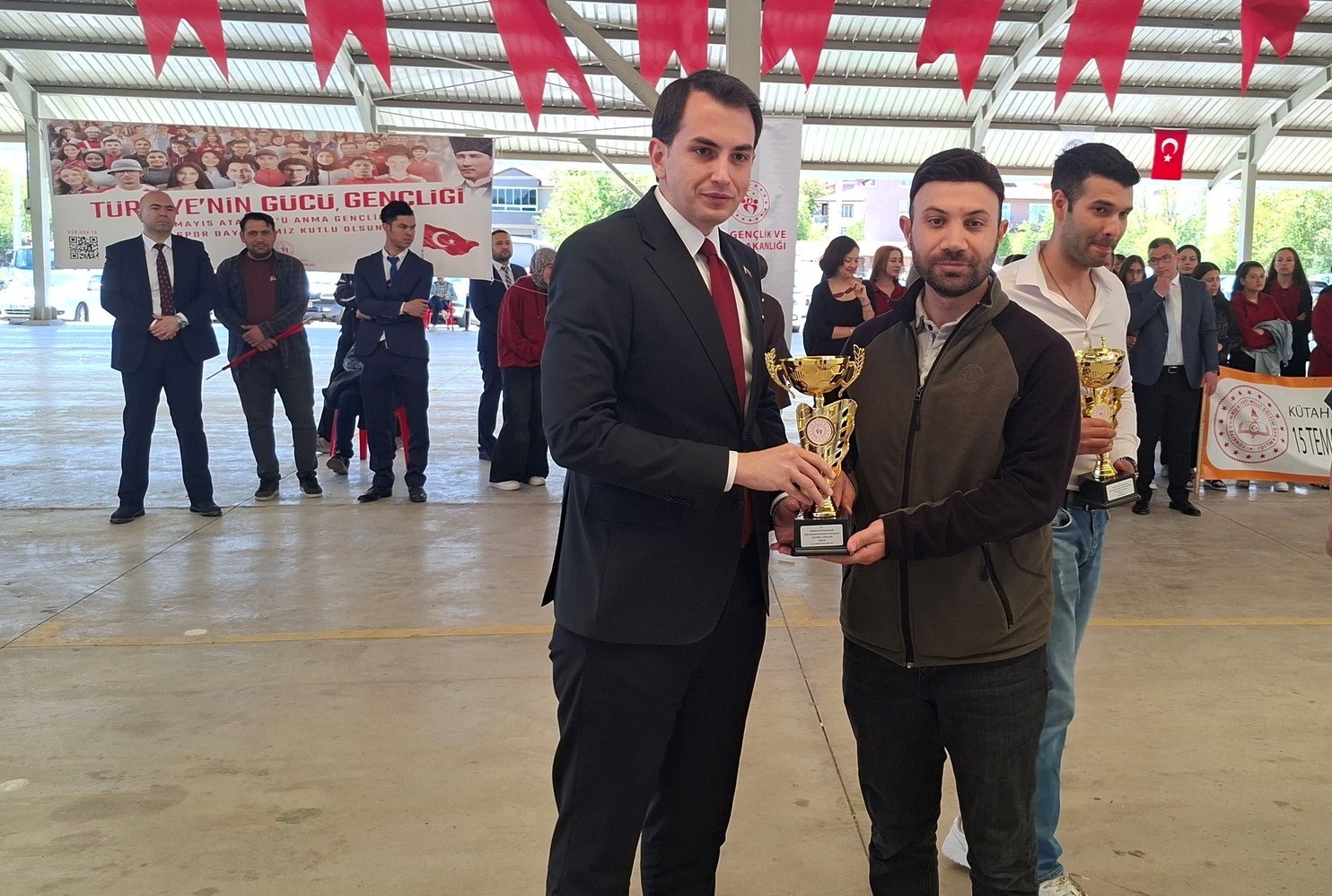 Hisarcık&rsquo;ta yarışmalarda dereceye giren &ouml;ğrenciler &ouml;d&uuml;llendirildi
