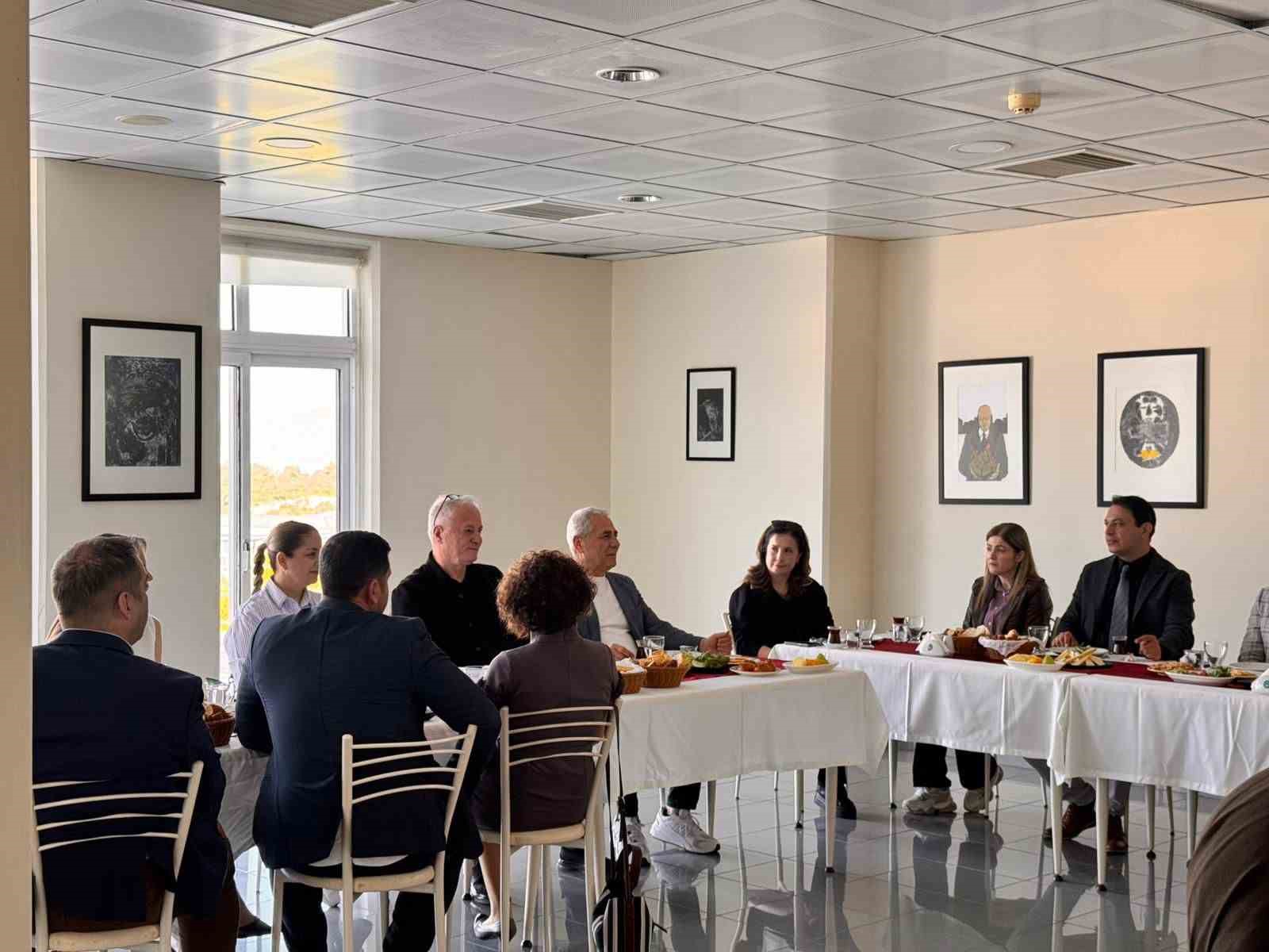 Burhaniye&rsquo;de danışma kurulu toplantısı d&uuml;zenlendi
