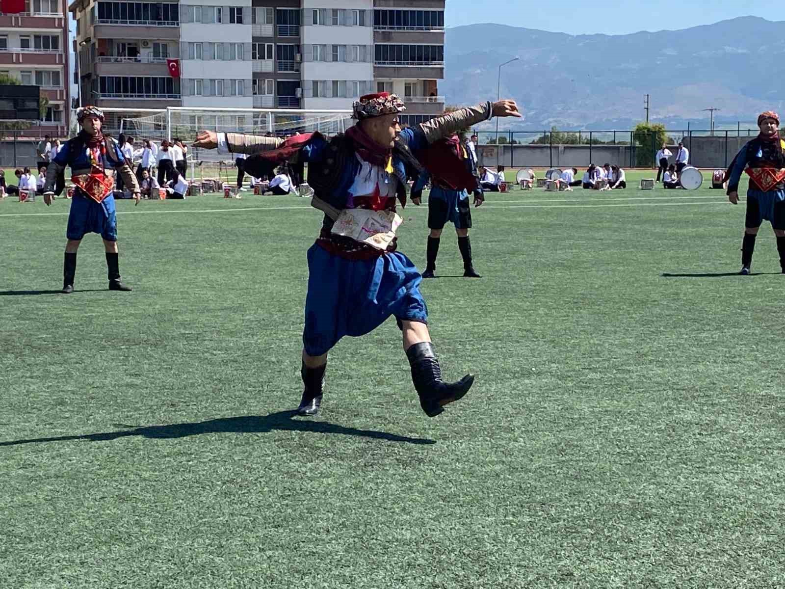 Manisa il&ccedil;elerinde 19 Mayıs coşkusu
